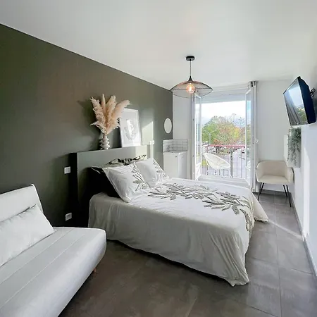 Auteuil • 4 • Wifi • Metro A 400m Apartment